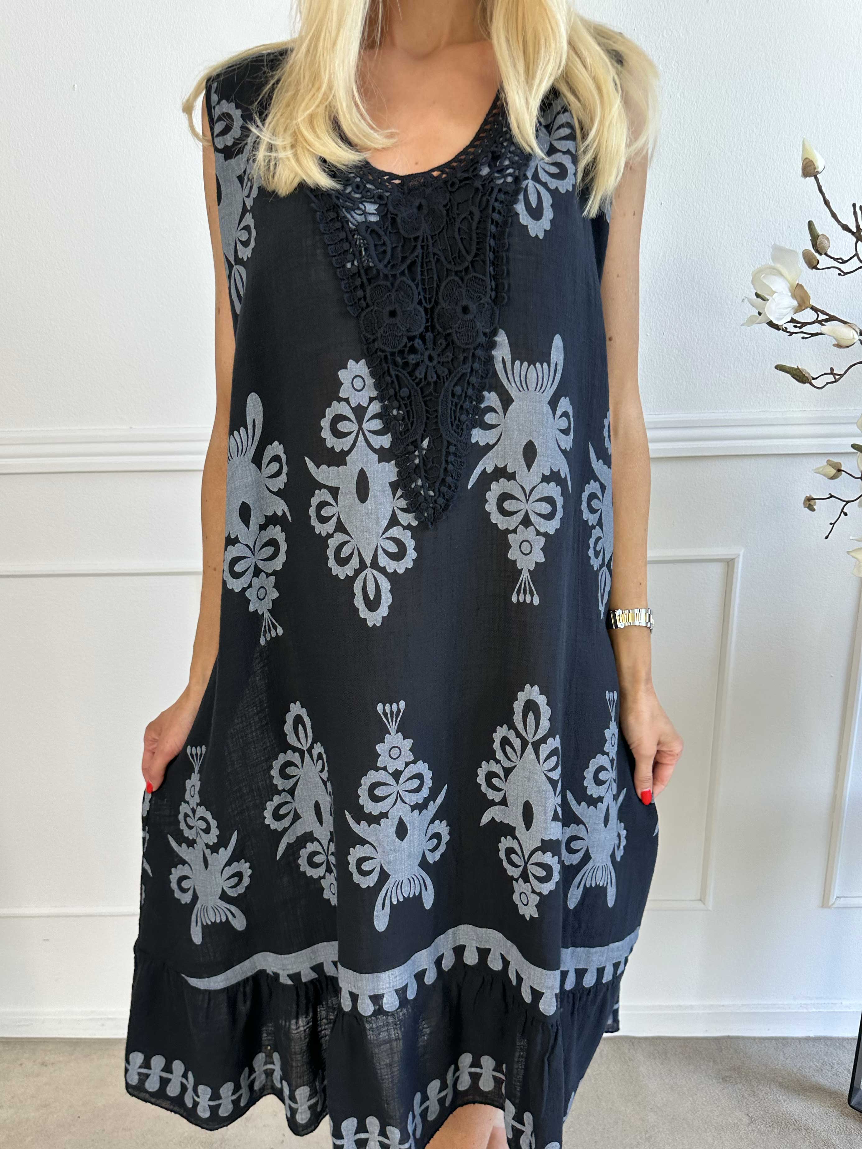 Tanzania - Vacker bomullsklänning i linneliknande tyg